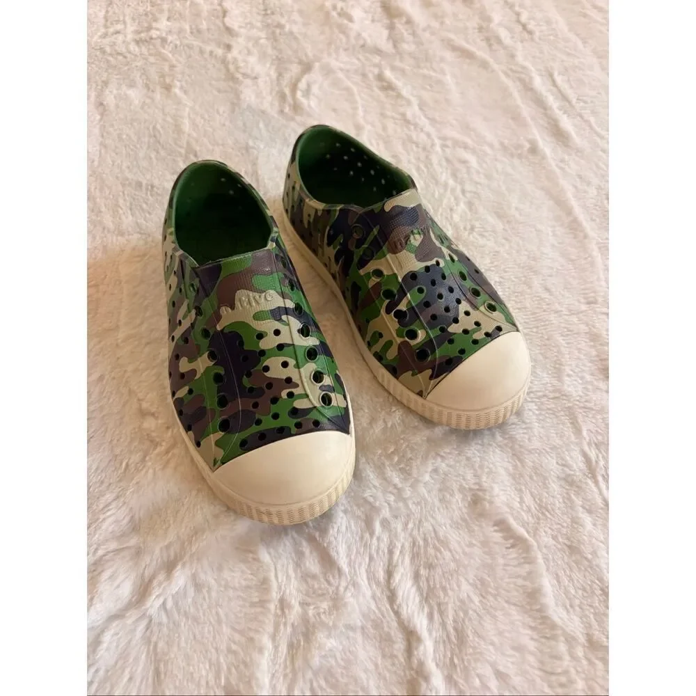 Native Shoes Green Camo size 9C